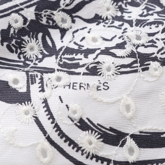Pre-Loved Hermes Brides de Gala Broderie Anglaise Silk Scarf 70 - Picture 2 of 3